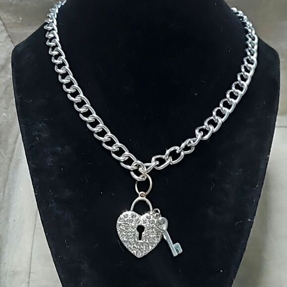 Vintage Y2K Rhinestone Heart Lock Key Silver Tone Bling Necklace - Picture 1 of 4